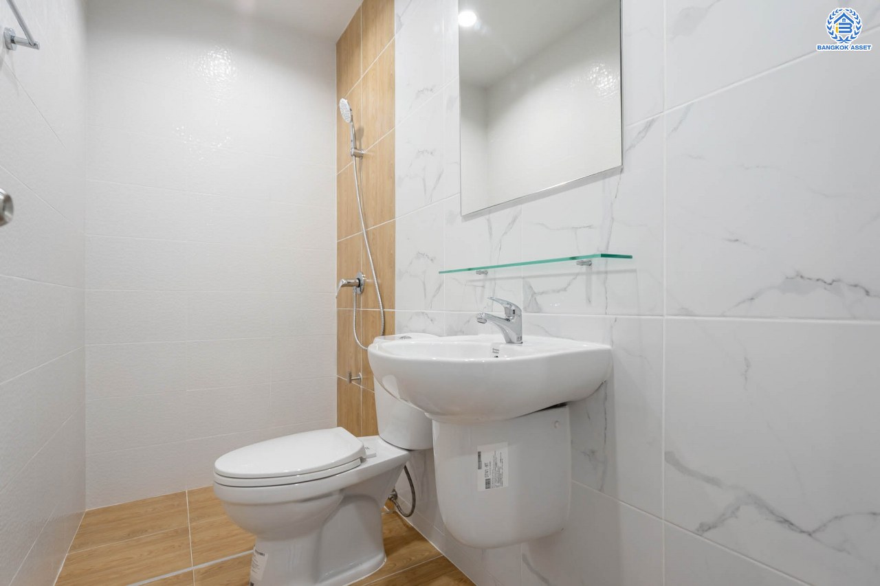 บ้านมือสองตกแต่งใหม่ ดีไซน์สวย ม.101การ์เด้นวิลล์ ลาดพร้าว เนื้อที่ 18 ตร.ว. ฟังก์ชัน 3 ห้องนอน 2 ห้องน้ำ จอดรถได้ 1 คัน รองรับทุกกิจกรรม บนทำเลเชื่อมต่อหลายเส้นทาง อาทิ ถนนประเสริฐมนูกิจ, ถนนนวมินทร์ และถนนลาดพร้าว ใกล้จุดขึ้นทางด่วน "รามอินทรา"...